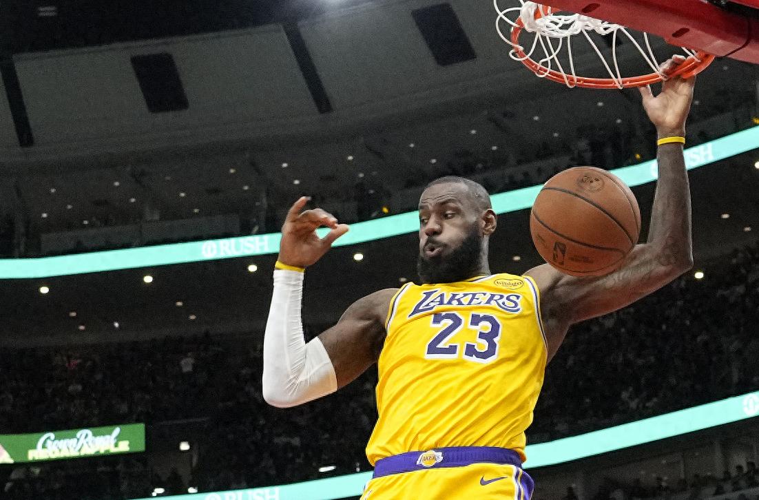 詹姆斯连续十五场比赛得分超过表现优异，中国队不断突破！开云体育